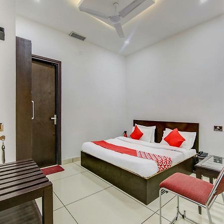 Oyo 27999 Hotel Deep Sirsa Bagian luar foto