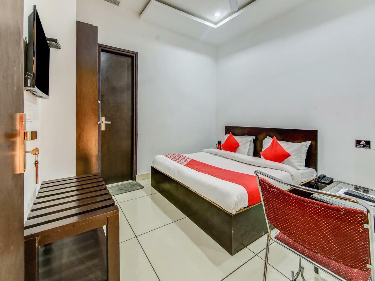 Oyo 27999 Hotel Deep Sirsa Bagian luar foto