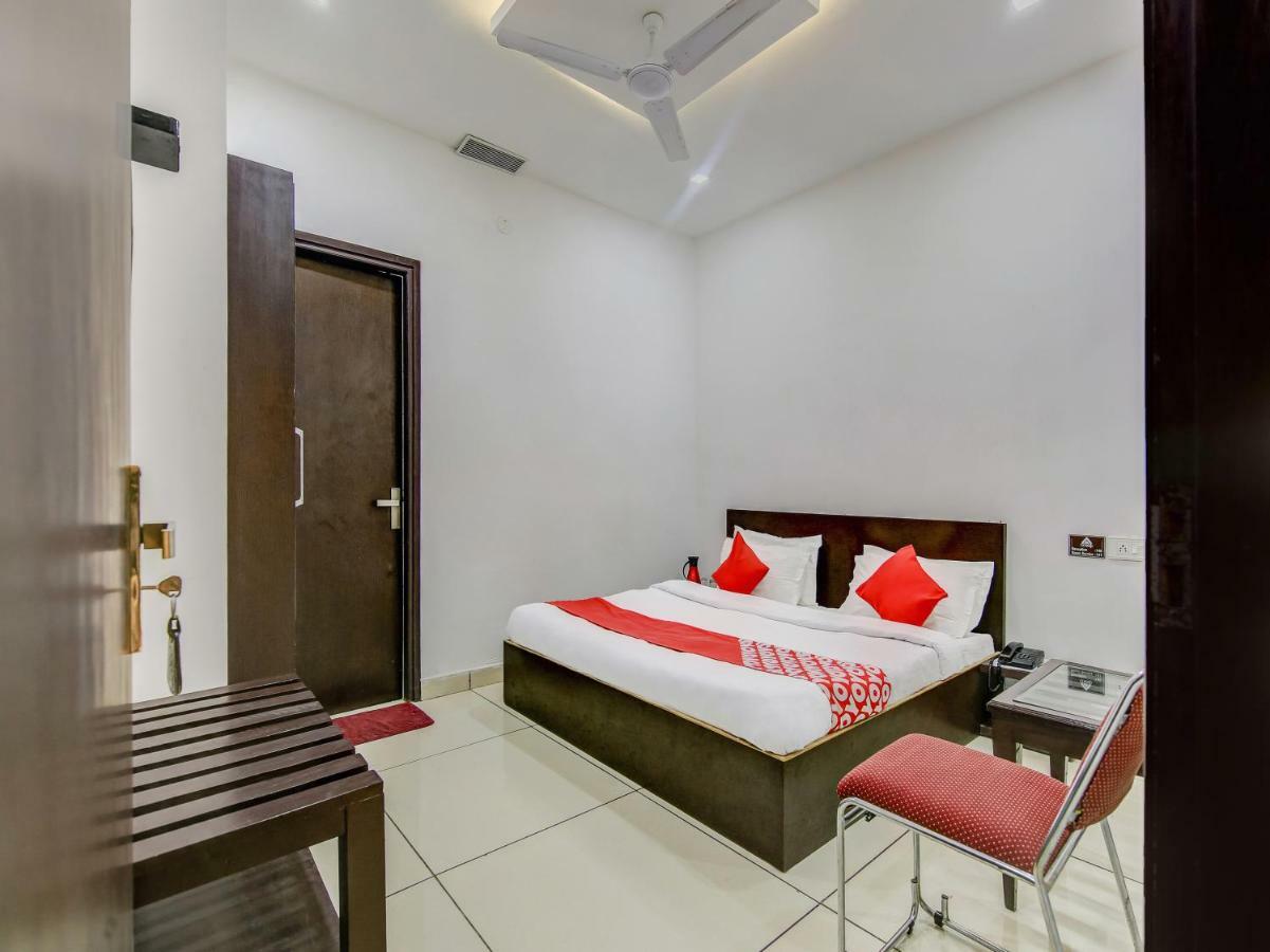 Oyo 27999 Hotel Deep Sirsa Bagian luar foto
