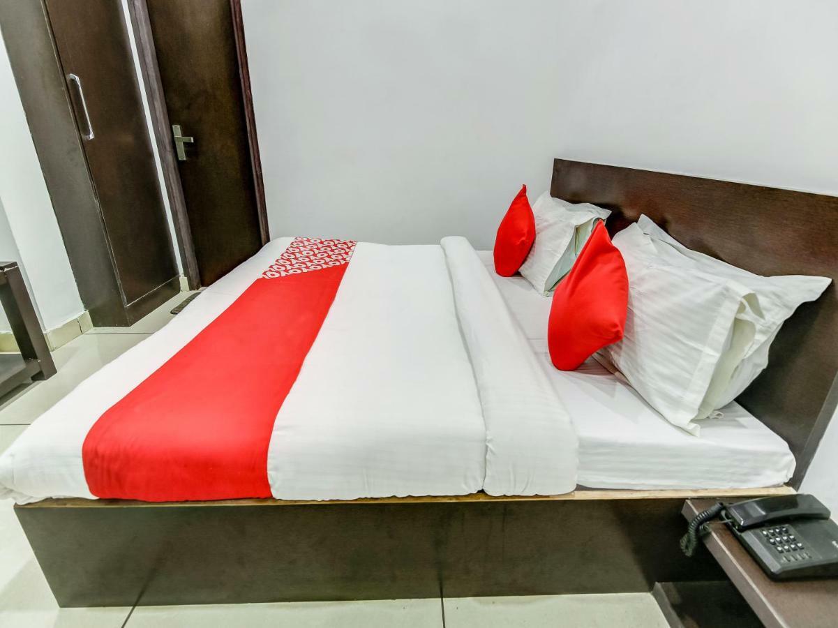 Oyo 27999 Hotel Deep Sirsa Bagian luar foto
