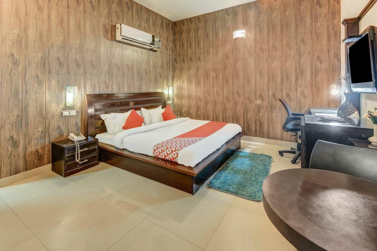 Oyo 27999 Hotel Deep Sirsa Bagian luar foto