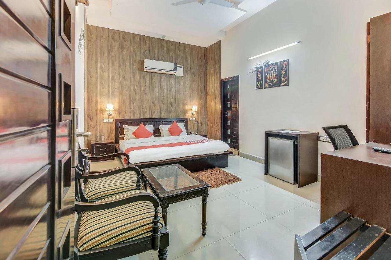 Oyo 27999 Hotel Deep Sirsa Bagian luar foto