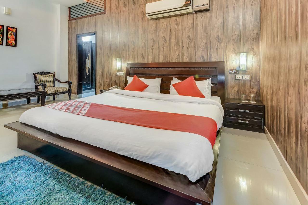 Oyo 27999 Hotel Deep Sirsa Bagian luar foto
